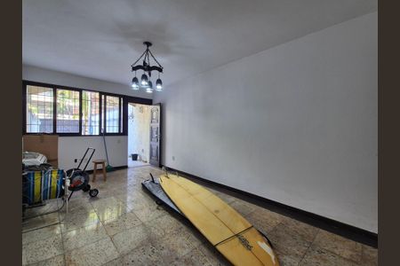 Casa à venda com 200m², 3 quartos e 3 vagas Casa à venda com 200m², 3 quartos e 3 vagasSala