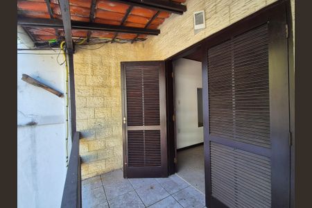 Casa à venda com 200m², 3 quartos e 3 vagas Casa à venda com 200m², 3 quartos e 3 vagasVaranda da suite 2