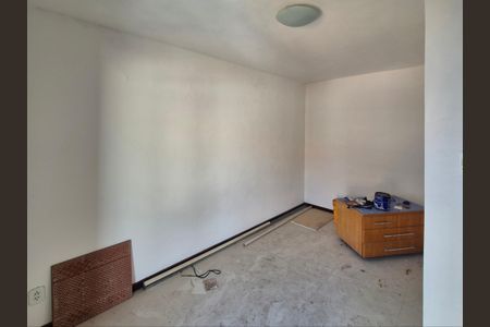 Casa à venda com 200m², 3 quartos e 3 vagas Casa à venda com 200m², 3 quartos e 3 vagasHall