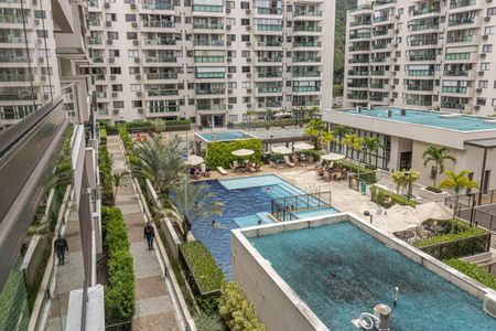 Apartamento à venda com 67m², 2 quartos e 1 vaga Apartamento à venda com 67m², 2 quartos e 1 vagaÁrea comum - Piscina