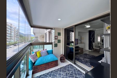 Apartamento à venda com 67m², 2 quartos e 1 vaga Apartamento à venda com 67m², 2 quartos e 1 vagaVaranda