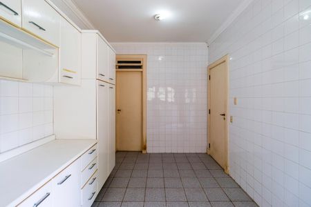 Casa à venda com 611m², 1 quarto e 6 vagas Casa à venda com 611m², 1 quarto e 6 vagasÁrea de Serviço