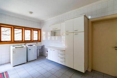 Casa à venda com 611m², 1 quarto e 6 vagas Casa à venda com 611m², 1 quarto e 6 vagasÁrea de Serviço