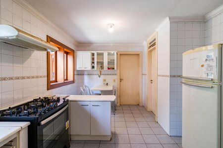 Casa à venda com 611m², 1 quarto e 6 vagas Casa à venda com 611m², 1 quarto e 6 vagasCozinha