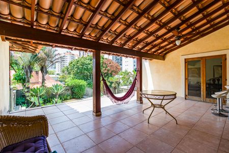 Casa à venda com 611m², 1 quarto e 6 vagas Casa à venda com 611m², 1 quarto e 6 vagasÁrea comum