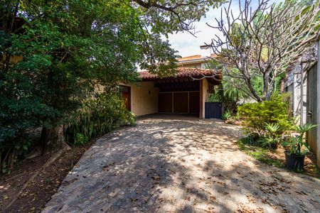 Casa à venda com 611m², 1 quarto e 6 vagas Casa à venda com 611m², 1 quarto e 6 vagasÁrea comum