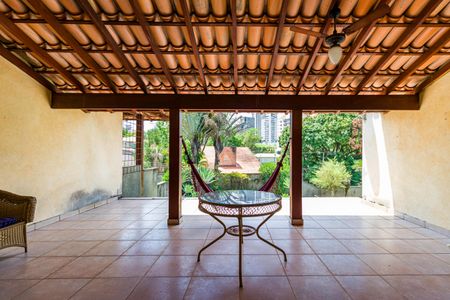 Casa à venda com 611m², 1 quarto e 6 vagas Casa à venda com 611m², 1 quarto e 6 vagasÁrea comum