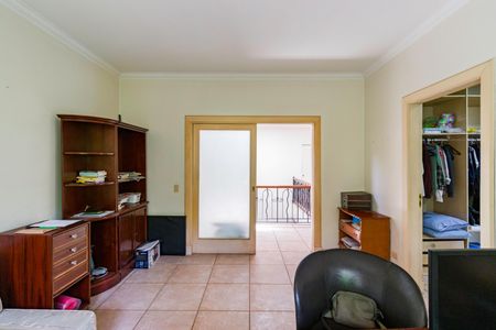 Casa à venda com 611m², 1 quarto e 6 vagas Casa à venda com 611m², 1 quarto e 6 vagasSuíte