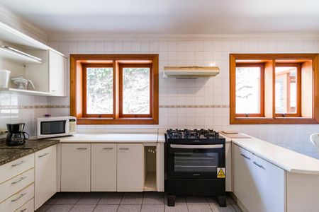 Casa à venda com 611m², 1 quarto e 6 vagas Casa à venda com 611m², 1 quarto e 6 vagasCozinha