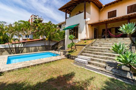 Casa à venda com 611m², 1 quarto e 6 vagas Casa à venda com 611m², 1 quarto e 6 vagasÁrea comum