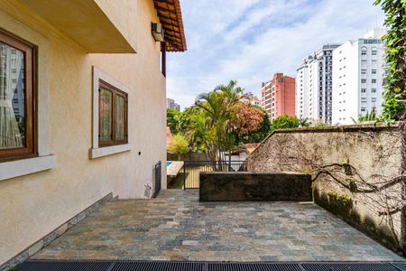 Casa à venda com 611m², 1 quarto e 6 vagas Casa à venda com 611m², 1 quarto e 6 vagasÁrea comum