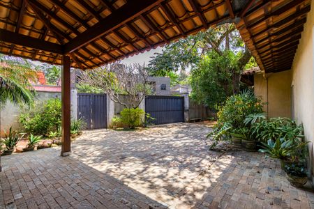 Casa à venda com 611m², 1 quarto e 6 vagas Casa à venda com 611m², 1 quarto e 6 vagasÁrea comum