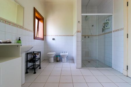 Casa à venda com 611m², 1 quarto e 6 vagas Casa à venda com 611m², 1 quarto e 6 vagasBanheiro da Suíte