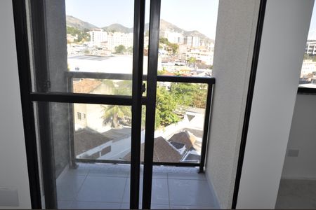 Varanda de kitnet/studio à venda com 1 quarto, 35m² em Todos Os Santos, Rio de Janeiro