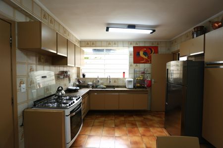 Casa à venda com 351m², 2 quartos e 3 vagas Casa à venda com 351m², 2 quartos e 3 vagasCozinha