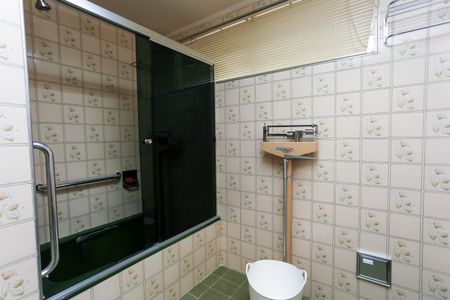 Casa à venda com 351m², 2 quartos e 3 vagas Casa à venda com 351m², 2 quartos e 3 vagasBanheiro da Suíte