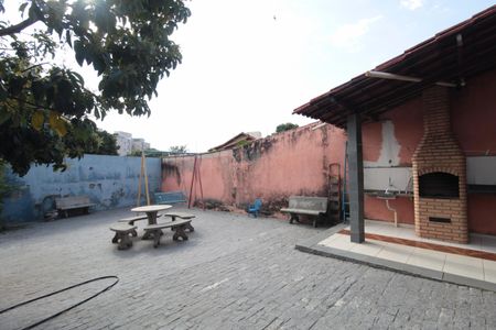 Casa à venda com 233m², 2 quartos e 2 vagasQuintal