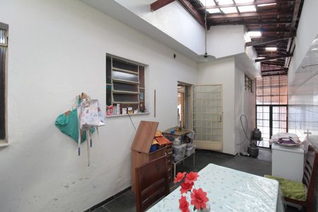 Casa à venda com 233m², 2 quartos e 2 vagasAteliê