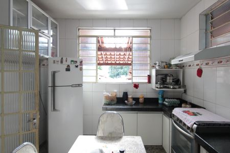 Casa à venda com 233m², 2 quartos e 2 vagasCozinha