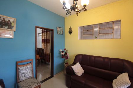 Casa à venda com 233m², 2 quartos e 2 vagasSala