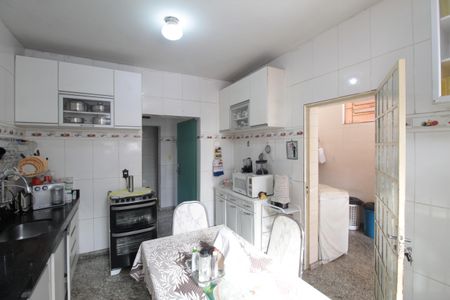 Casa à venda com 233m², 2 quartos e 2 vagasCozinha