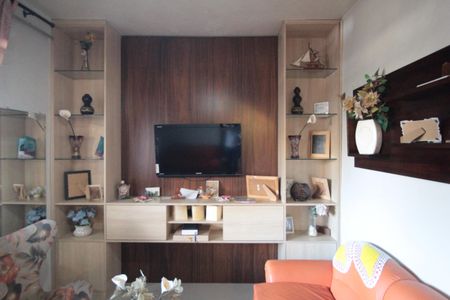 Sala de casa à venda com 2 quartos, 233m² em Serrano, Belo Horizonte