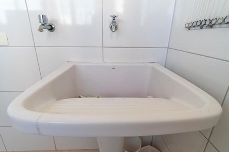 Apartamento à venda com 209m², 3 quartos e 3 vagas Apartamento à venda com 209m², 3 quartos e 3 vagasLavanderia Detalhe