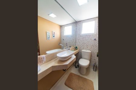 Apartamento à venda com 209m², 3 quartos e 3 vagas Apartamento à venda com 209m², 3 quartos e 3 vagasLavabo