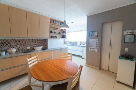 Apartamento à venda com 209m², 3 quartos e 3 vagas Apartamento à venda com 209m², 3 quartos e 3 vagasCozinha