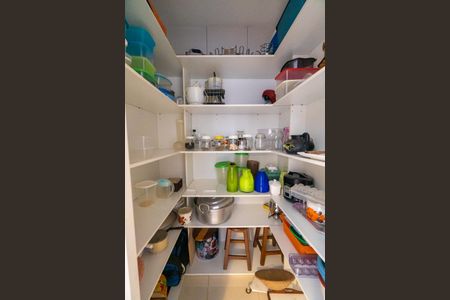 Apartamento à venda com 209m², 3 quartos e 3 vagas Apartamento à venda com 209m², 3 quartos e 3 vagasCozinha Despensa