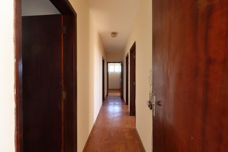 Corredor de apartamento para alugar com 3 quartos, 140m² em Centro, Ribeirão Preto