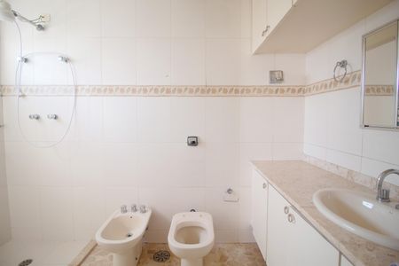 Apartamento à venda com 117m², 3 quartos e 1 vaga Apartamento à venda com 117m², 3 quartos e 1 vagaBanheiro da Suíte