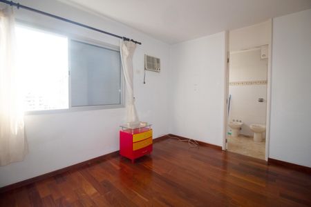 Apartamento à venda com 117m², 3 quartos e 1 vaga Apartamento à venda com 117m², 3 quartos e 1 vagaSuíte