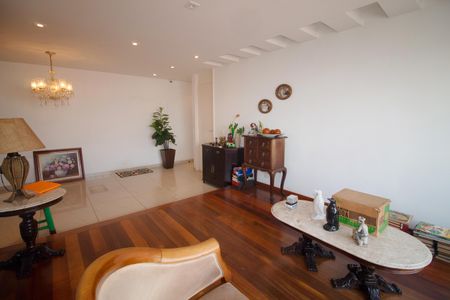 Apartamento à venda com 117m², 3 quartos e 1 vaga Apartamento à venda com 117m², 3 quartos e 1 vagaSala