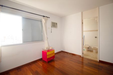 Apartamento à venda com 117m², 3 quartos e 1 vaga Apartamento à venda com 117m², 3 quartos e 1 vagaSuíte
