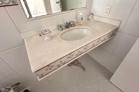 Apartamento à venda com 115m², 3 quartos e 1 vaga Apartamento à venda com 115m², 3 quartos e 1 vagaBanheiro Social