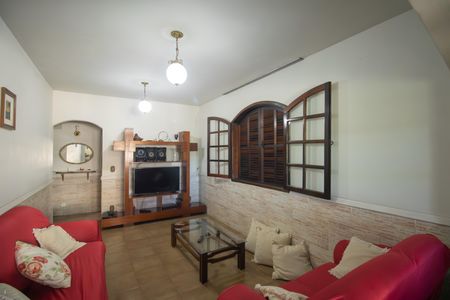 Sala de casa para alugar com 2 quartos, 300m² em Boaçu, São Gonçalo