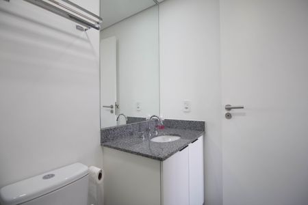 Banheiro de apartamento para alugar com 1 quarto, 27m² em Chácara Santo Antônio (zona Sul), São Paulo