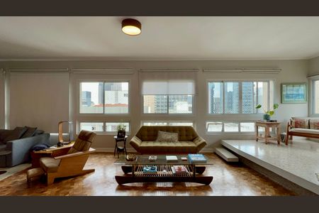 Apartamento para alugar com 264m², 4 quartos e 2 vagas Apartamento para alugar com 264m², 4 quartos e 2 vagasSala