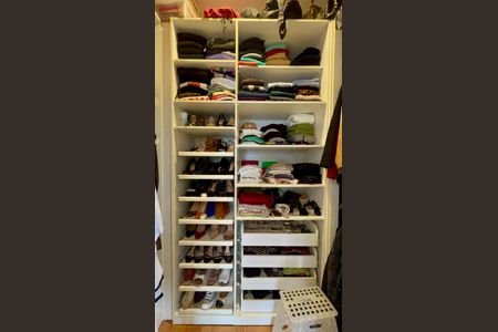 Apartamento para alugar com 264m², 4 quartos e 2 vagas Apartamento para alugar com 264m², 4 quartos e 2 vagasCloset da suíte