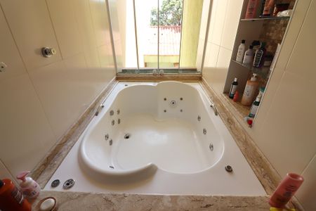 Casa à venda com 216m², 3 quartos e 2 vagasBanheiro Social