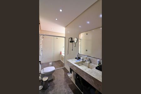 Casa à venda com 216m², 3 quartos e 2 vagasBanheiro Social