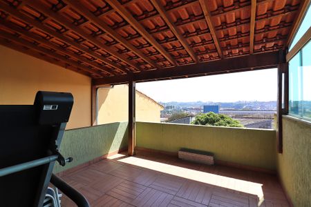 Casa à venda com 216m², 3 quartos e 2 vagasQuarto 3 Varanda