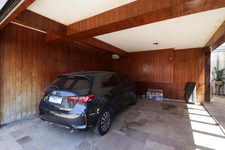 Casa à venda com 350m², 4 quartos e 2 vagas Casa à venda com 350m², 4 quartos e 2 vagasGaragem