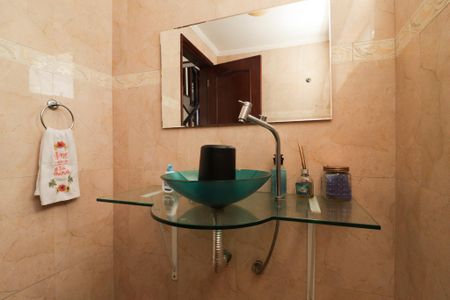 Casa à venda com 350m², 4 quartos e 2 vagas Casa à venda com 350m², 4 quartos e 2 vagasLavabo