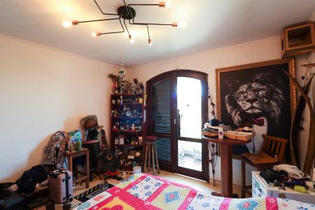 Casa à venda com 350m², 4 quartos e 2 vagas Casa à venda com 350m², 4 quartos e 2 vagasSuíte 2