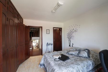 Casa à venda com 350m², 4 quartos e 2 vagas Casa à venda com 350m², 4 quartos e 2 vagasSuíte 1