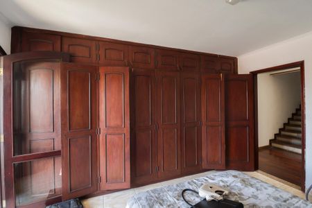 Casa à venda com 350m², 4 quartos e 2 vagas Casa à venda com 350m², 4 quartos e 2 vagasSuíte 1