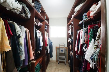 Casa à venda com 350m², 4 quartos e 2 vagas Casa à venda com 350m², 4 quartos e 2 vagasSuíte 4