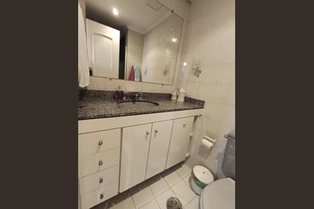 Apartamento à venda com 70m², 3 quartos e 1 vaga Apartamento à venda com 70m², 3 quartos e 1 vagaBanheiro Social